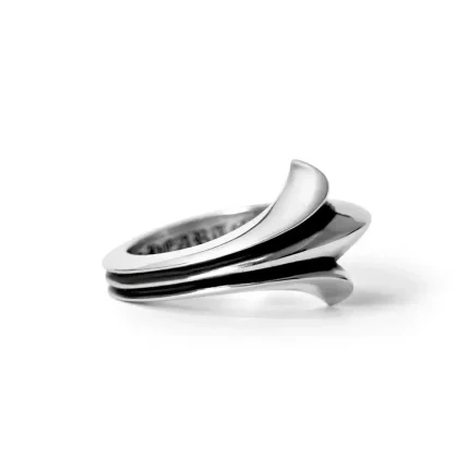 CH 720 HALF CROSS TAIL RING